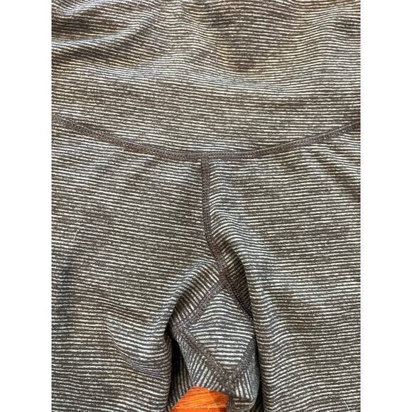 Old Navy Active High Waisted Full Length Leggings Black & Grey Stripe Medium - Picture 6 of 7